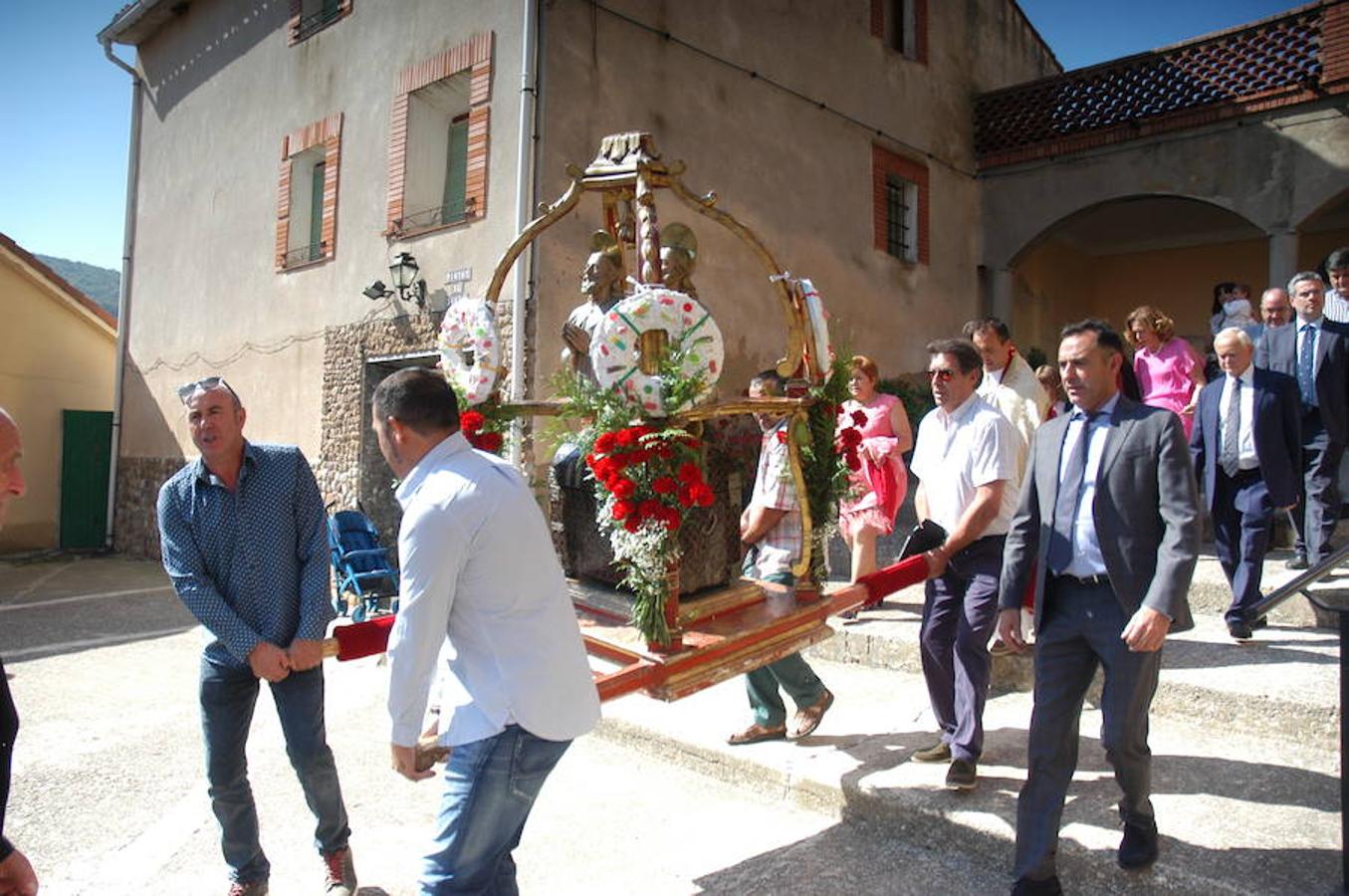 La Villa de Ocón celebró ayer jueves el día grande de San Cosme y San Damián con procesión y misa. Los actos del programa festivo comenzaron el miércoles y durarán hasta el sábado.