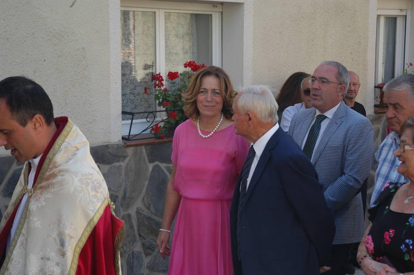 La Villa de Ocón celebró ayer jueves el día grande de San Cosme y San Damián con procesión y misa. Los actos del programa festivo comenzaron el miércoles y durarán hasta el sábado.