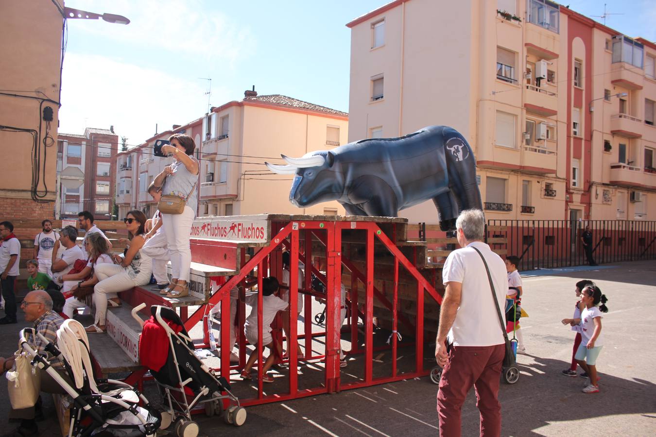 Los arnedanos se echaron a la calle a disfrutar del buen tiempo