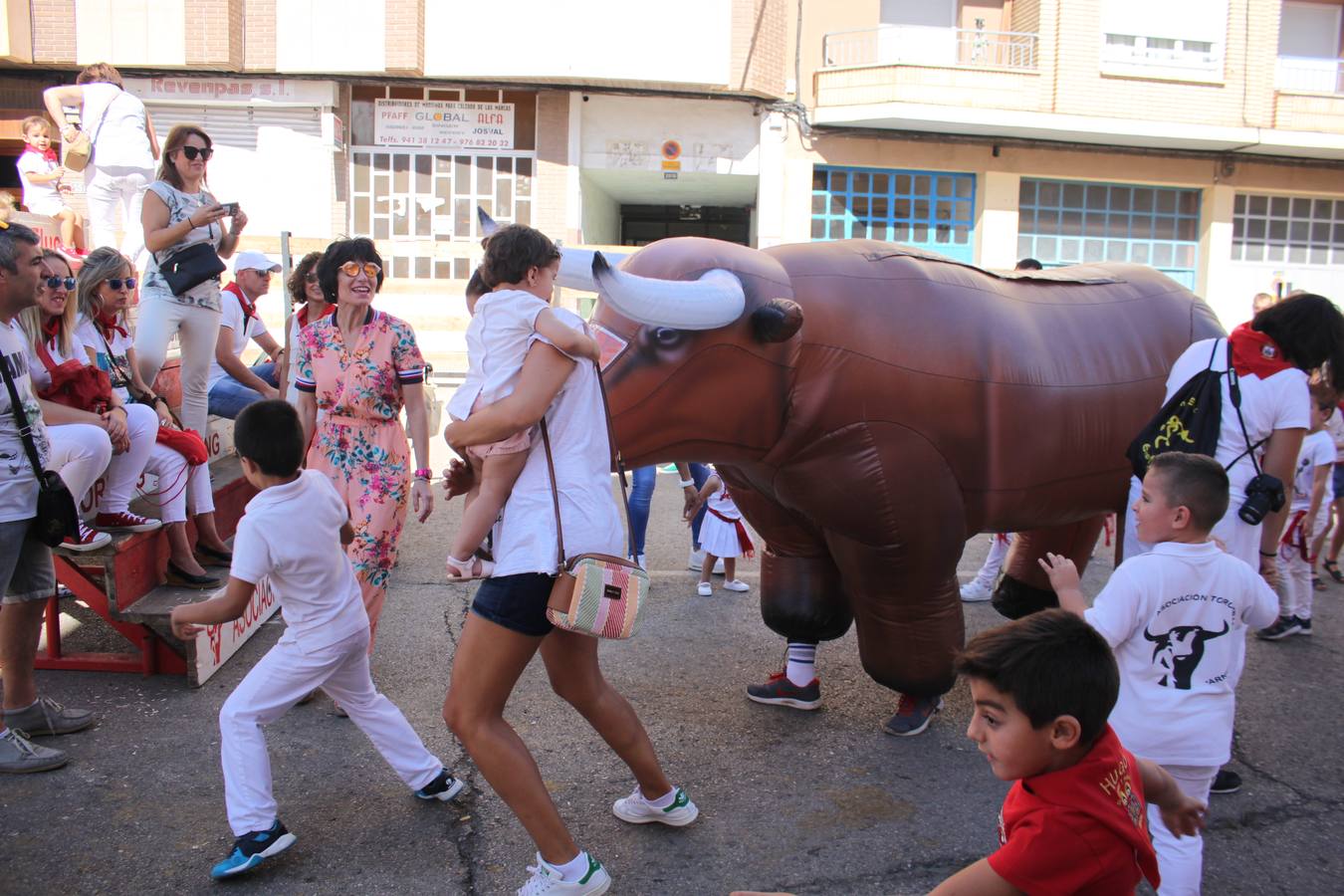 Los arnedanos se echaron a la calle a disfrutar del buen tiempo