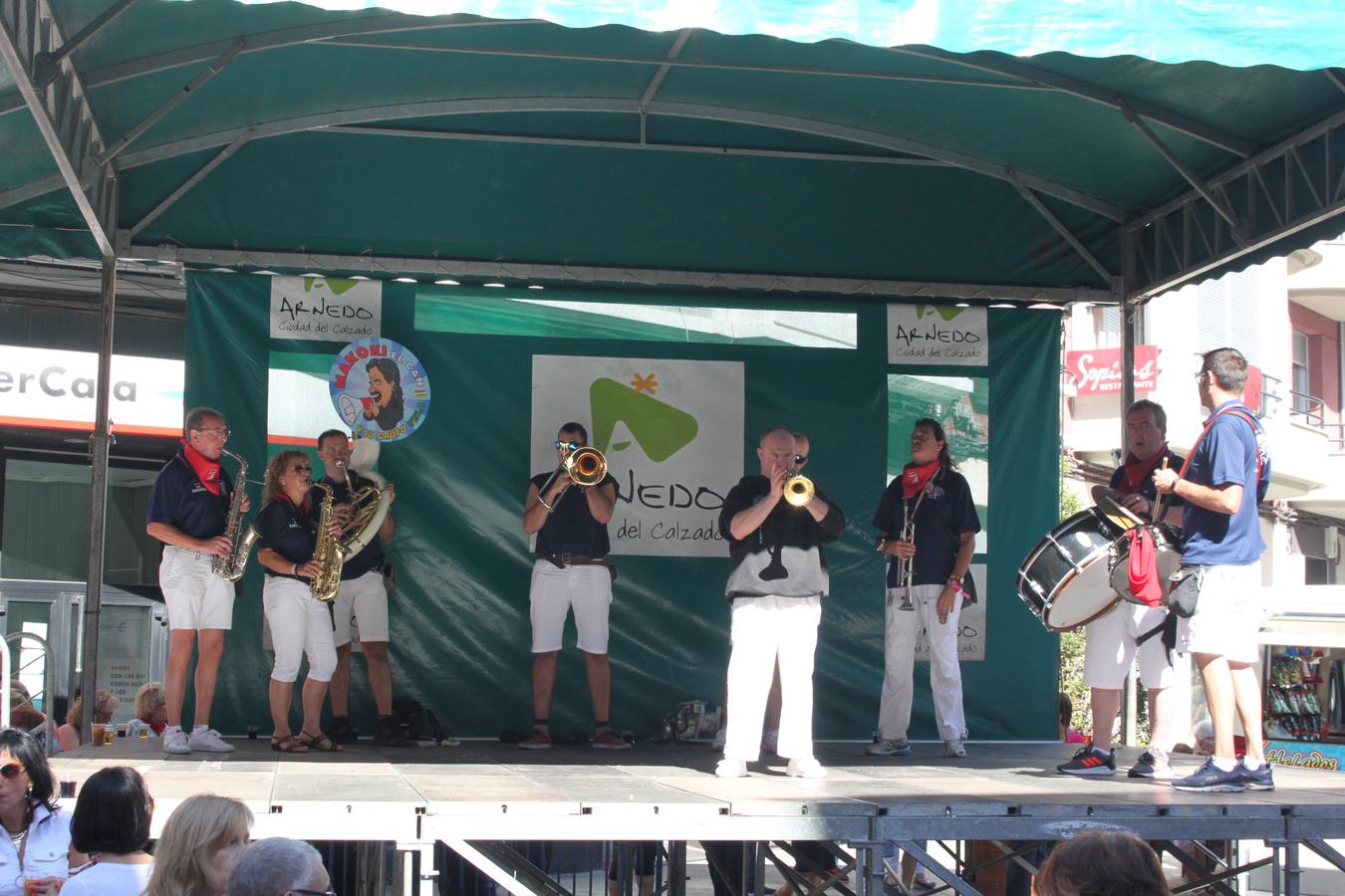 Los arnedanos se echaron a la calle a disfrutar del buen tiempo