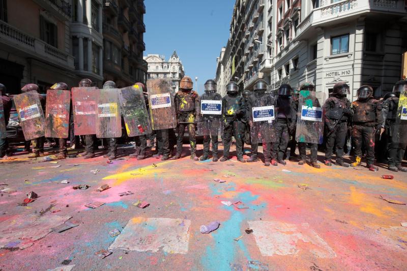 Fotos: Tensión en Barcelona por el boicot radical a una manifestación policial