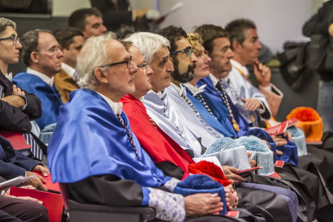 El rector de la Universidad de La Rioja (UR), Julio Rubio, ha inaugurado este lunes de forma oficial el curso 2018-2019 aunque está a dos días de someterse a una cuestión de confianza en el claustro, que podría determinar su salida de este puesto.