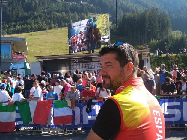 Esteban Peña, durante la prueba élite masculina de fondo en carretera en Innsbruck. :: e. p.