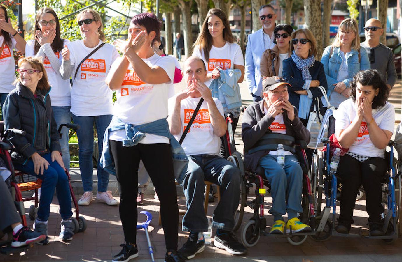 La Rioja ha abogado hoy, en el Día Mundial de la Parálisis Cerebral, por el derecho a la sexualidad y a la intimidad de estas personas bajo la campaña «No mires hacia otro lado». La presidenta de ASPACE La Rioja, Manuela Muro, ha leído el manifiesto en el que ha insistido en que esa intimidad «es algo que ellos quieren». 