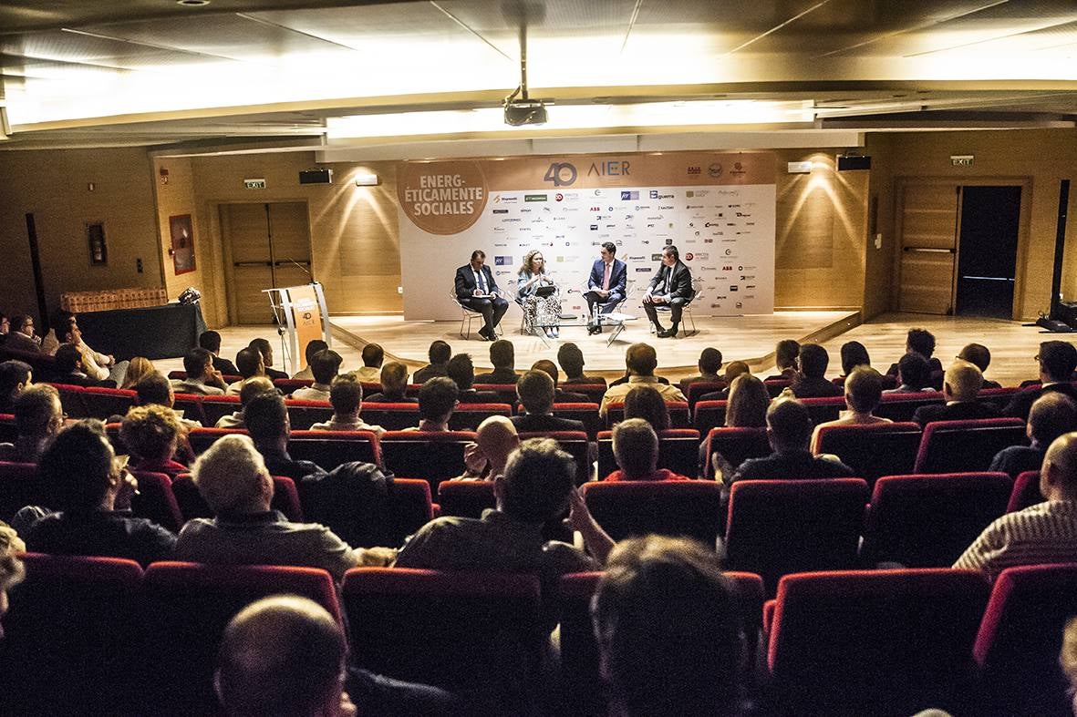 El museo Würth La Rioja acogió este jueves el acto del 40º Aniversario de la Asociación de Instaladores Electricistas y de Telecomunicaciones de La Rioja (AIER), en el que se presentaron los resultados del proyecto 'Energ-Éticamente sociales' realizado junto a Cáritas, Asociación Pro Infancia Riojana y el Banco de Alimentos de La Rioja.