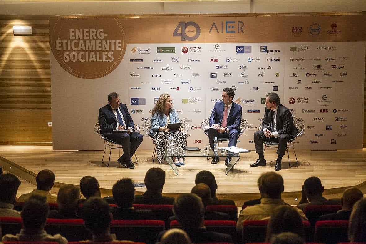 El museo Würth La Rioja acogió este jueves el acto del 40º Aniversario de la Asociación de Instaladores Electricistas y de Telecomunicaciones de La Rioja (AIER), en el que se presentaron los resultados del proyecto 'Energ-Éticamente sociales' realizado junto a Cáritas, Asociación Pro Infancia Riojana y el Banco de Alimentos de La Rioja.