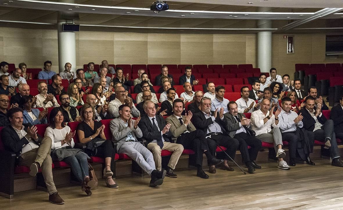 El museo Würth La Rioja acogió este jueves el acto del 40º Aniversario de la Asociación de Instaladores Electricistas y de Telecomunicaciones de La Rioja (AIER), en el que se presentaron los resultados del proyecto 'Energ-Éticamente sociales' realizado junto a Cáritas, Asociación Pro Infancia Riojana y el Banco de Alimentos de La Rioja.