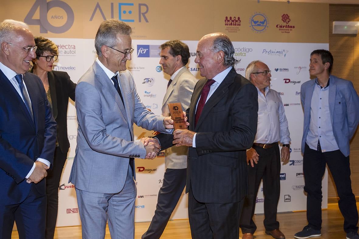 El museo Würth La Rioja acogió este jueves el acto del 40º Aniversario de la Asociación de Instaladores Electricistas y de Telecomunicaciones de La Rioja (AIER), en el que se presentaron los resultados del proyecto 'Energ-Éticamente sociales' realizado junto a Cáritas, Asociación Pro Infancia Riojana y el Banco de Alimentos de La Rioja.