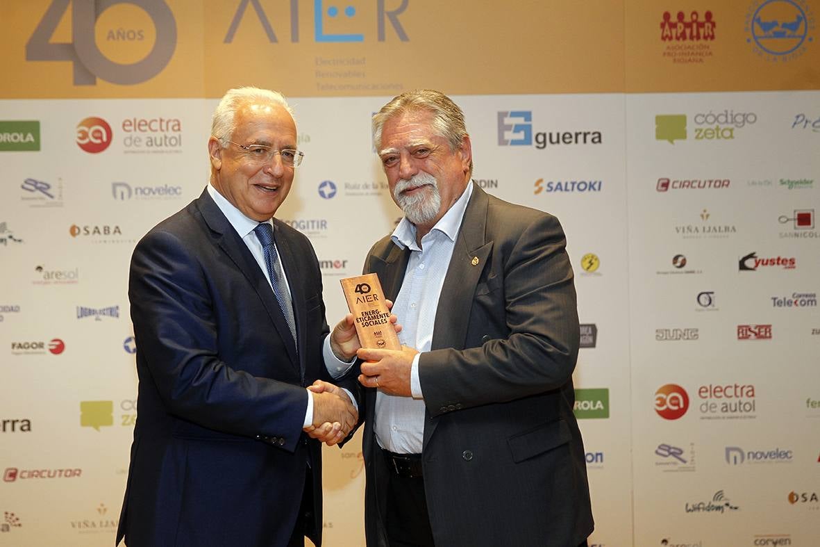 El museo Würth La Rioja acogió este jueves el acto del 40º Aniversario de la Asociación de Instaladores Electricistas y de Telecomunicaciones de La Rioja (AIER), en el que se presentaron los resultados del proyecto 'Energ-Éticamente sociales' realizado junto a Cáritas, Asociación Pro Infancia Riojana y el Banco de Alimentos de La Rioja.