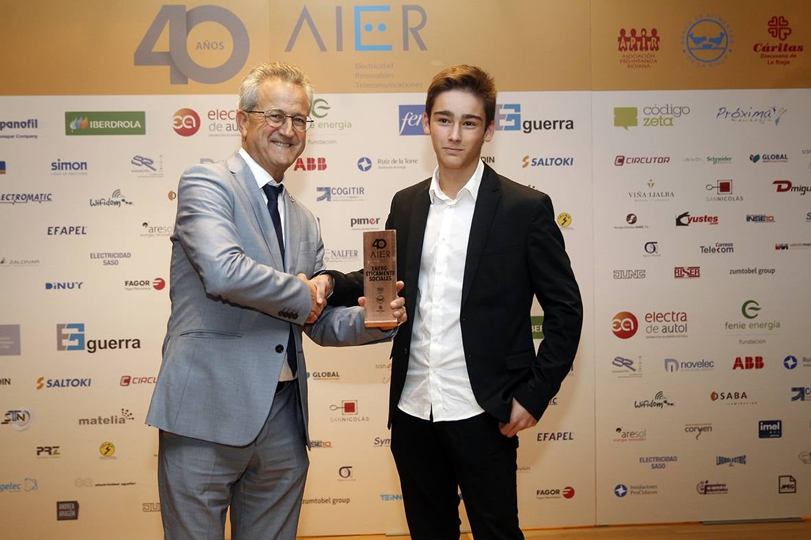 El museo Würth La Rioja acogió este jueves el acto del 40º Aniversario de la Asociación de Instaladores Electricistas y de Telecomunicaciones de La Rioja (AIER), en el que se presentaron los resultados del proyecto 'Energ-Éticamente sociales' realizado junto a Cáritas, Asociación Pro Infancia Riojana y el Banco de Alimentos de La Rioja.