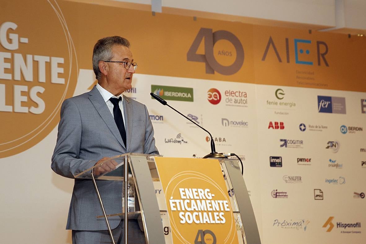 El museo Würth La Rioja acogió este jueves el acto del 40º Aniversario de la Asociación de Instaladores Electricistas y de Telecomunicaciones de La Rioja (AIER), en el que se presentaron los resultados del proyecto 'Energ-Éticamente sociales' realizado junto a Cáritas, Asociación Pro Infancia Riojana y el Banco de Alimentos de La Rioja.