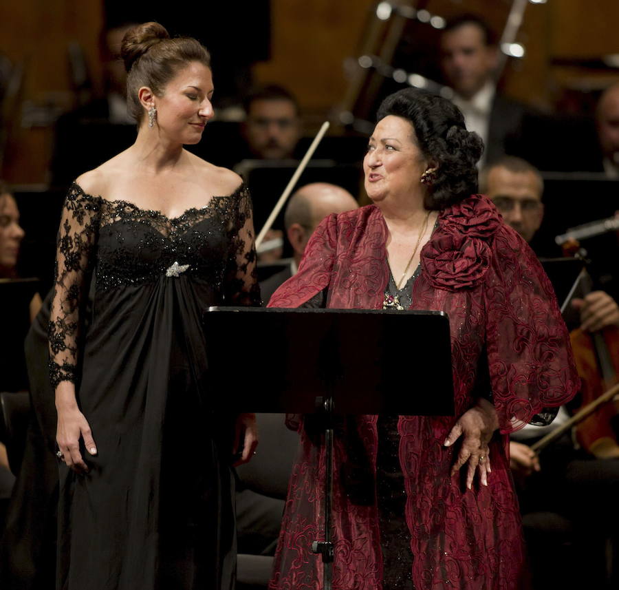 Con su hija, Montserrat Martí, en un recital en el Teatro Campoamor, en Oviedo, en 2012. 