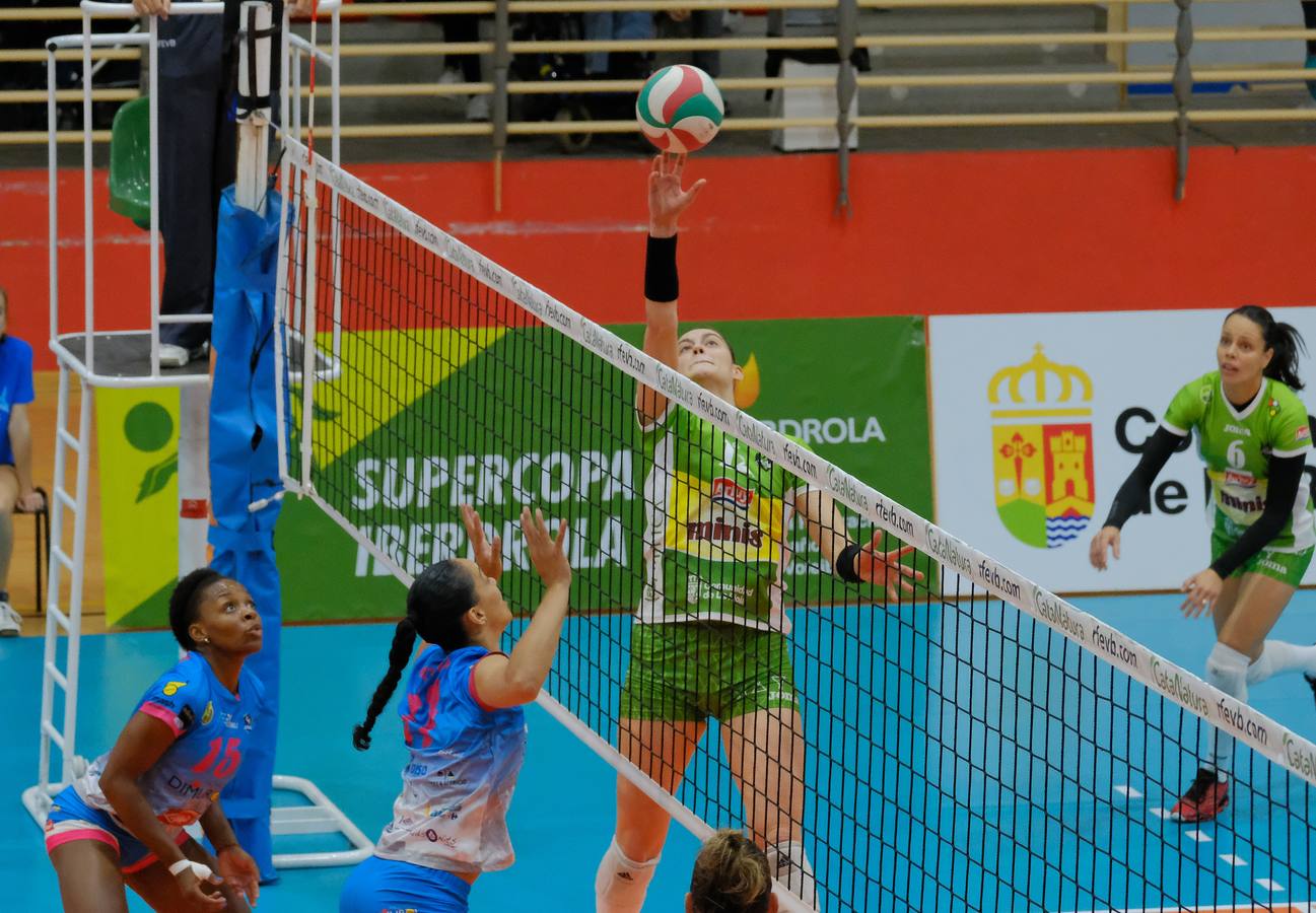 El Minis de Arluy ha ganado su quinta Supercopa al derrotar por 3-1 al Fachadas Dimurol Libby's de Tenerife en un choque en el que las jugadoras veteranas del equipo de Logroño han demostrado que mantienen su hegemonía en el voleibol femenino español.
