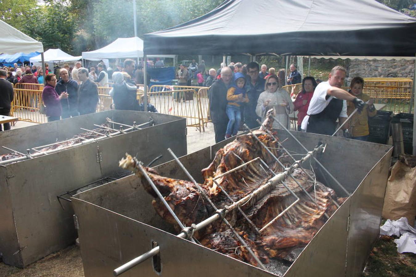 Imágenes correspondientes a la XVII Jornada de la Ternera Asada que se celebró el pasado domingo en Enciso.