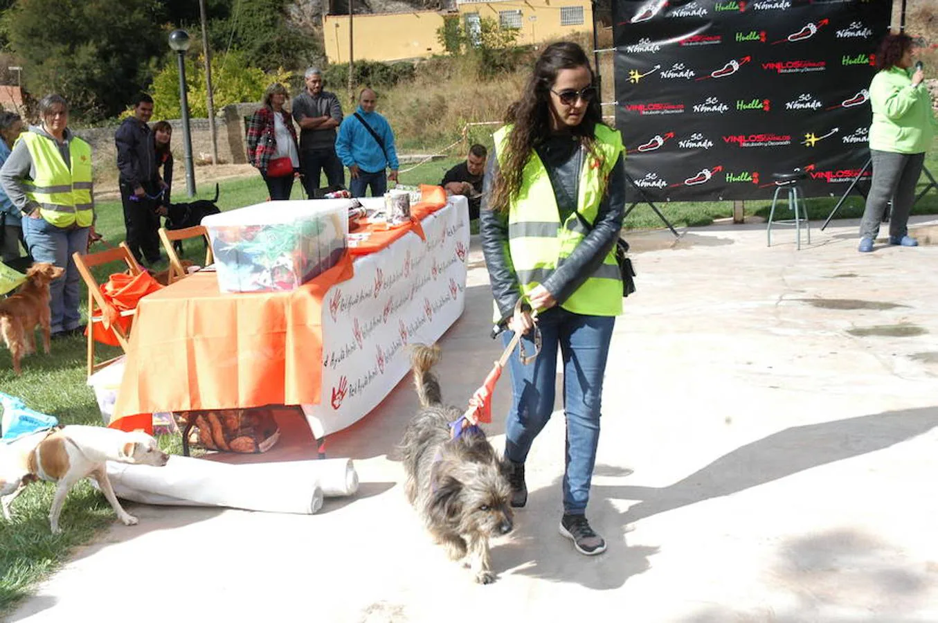 En Autol presumieron de mascota los orgullosos propietarios en una quedada divertida para todos.