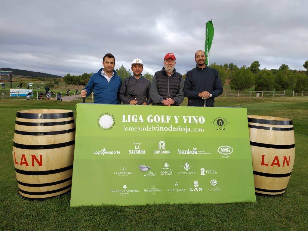 Fotos de salida del Torneo Bodegas LAN, de la Liga de Golf y Vino.