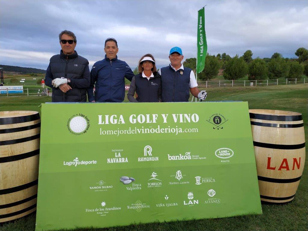 Fotos de salida del Torneo Bodegas LAN, de la Liga de Golf y Vino.