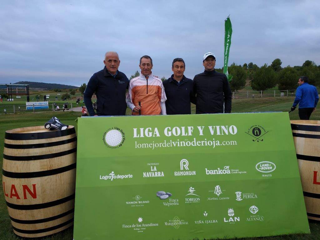 Fotos de salida del Torneo Bodegas LAN, de la Liga de Golf y Vino.