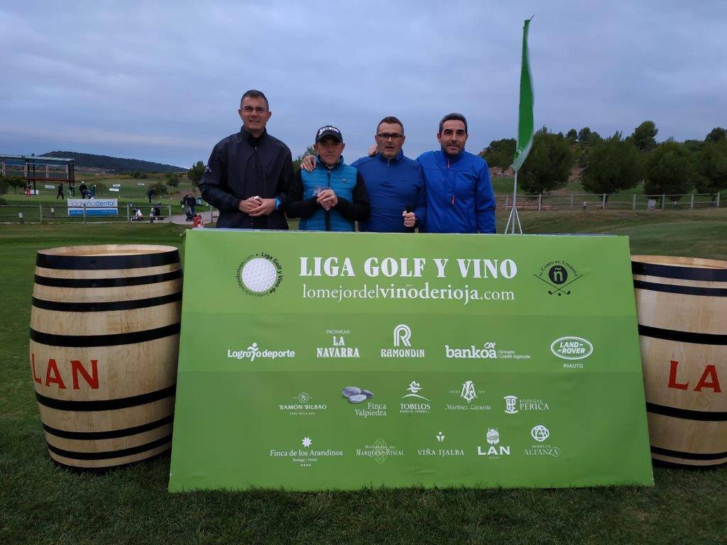 Fotos de salida del Torneo Bodegas LAN, de la Liga de Golf y Vino.
