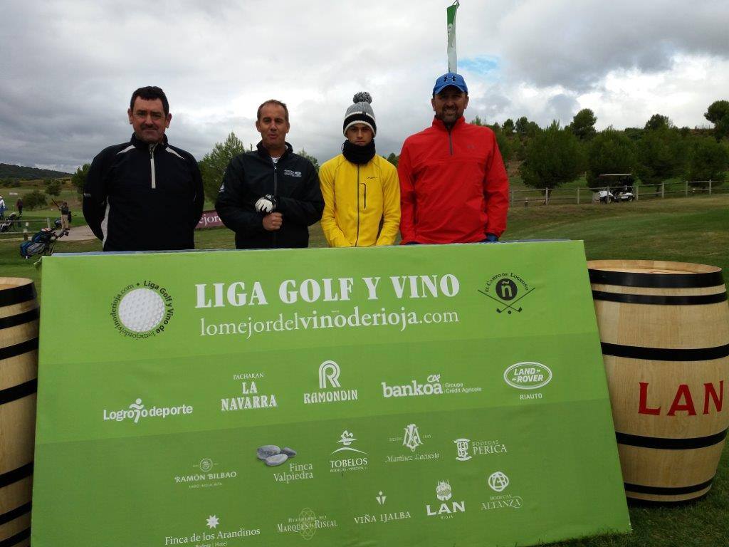 Fotos de salida del Torneo Bodegas LAN, de la Liga de Golf y Vino.