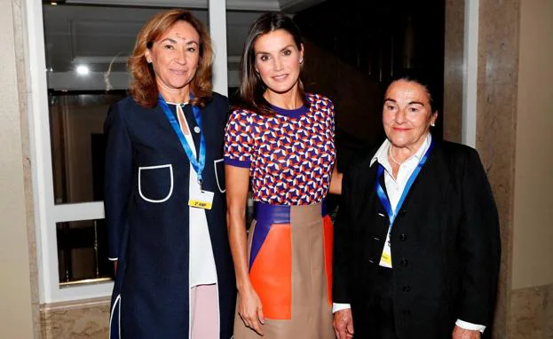 María Martín, la Reina Letizia y Carmen García.