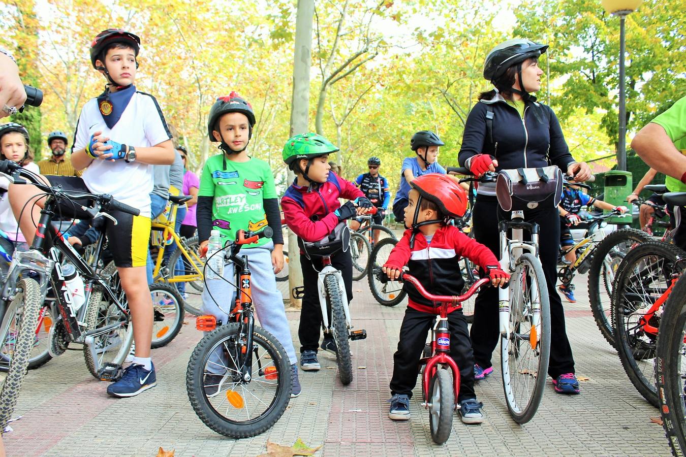 Las imágenes del paseo ciclista por los alrededores de Varea con la ciclista riojana