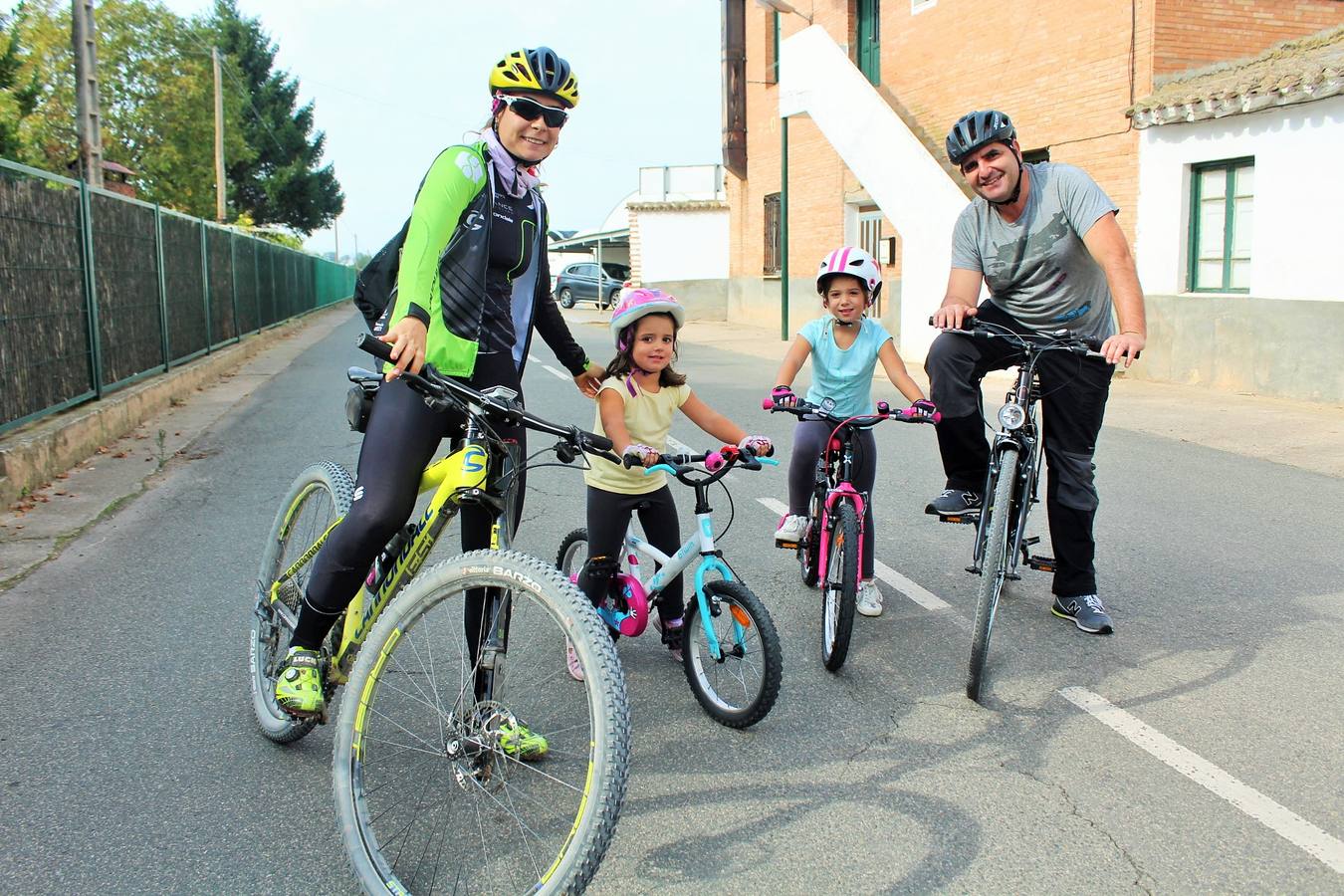 Las imágenes del paseo ciclista por los alrededores de Varea con la ciclista riojana