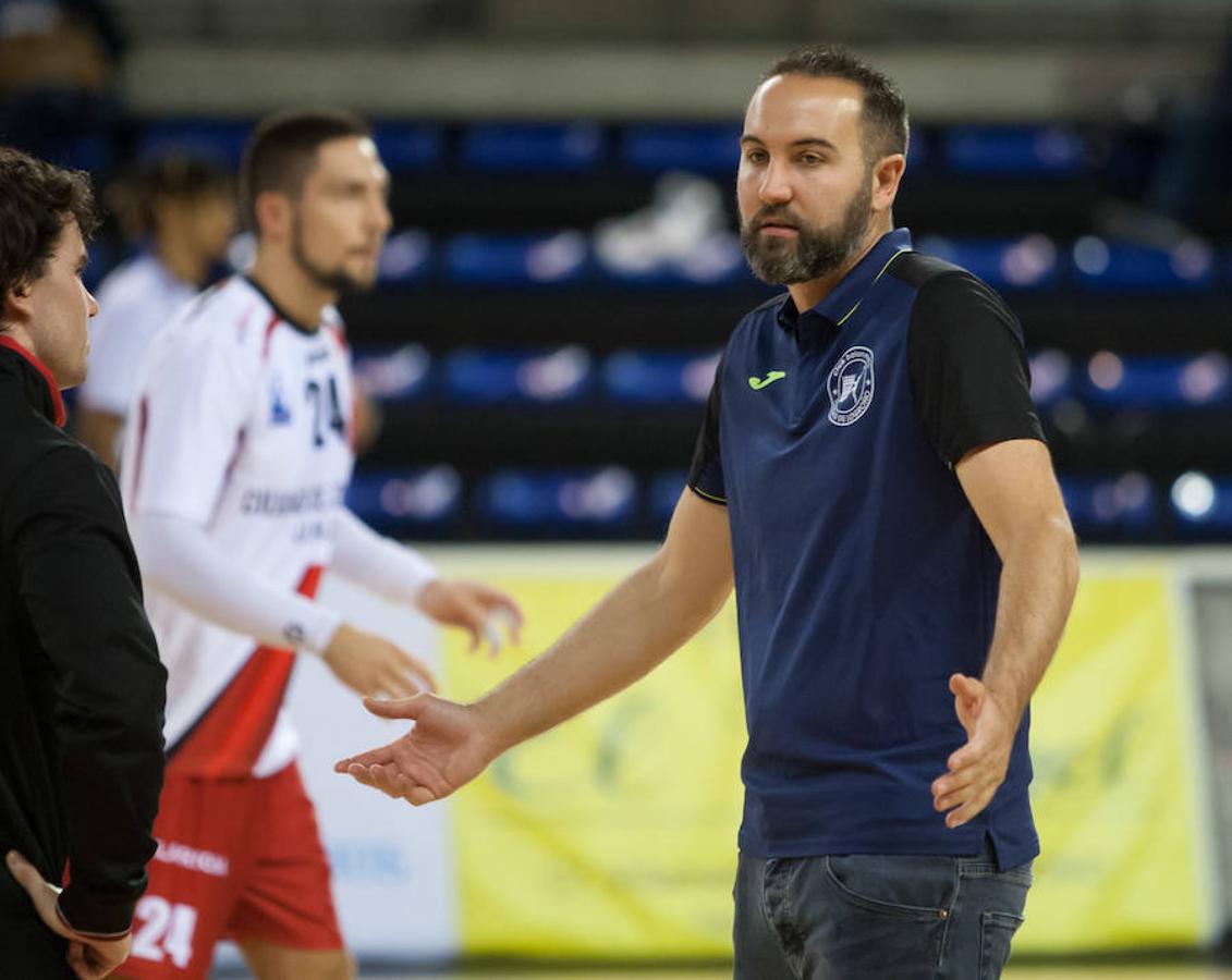 Empujados por el talento de Eduardo Cadarso el equipo riojano aplasta al Alcobendas 41-26 y asalta la segunda plaza de la Liga Asobal