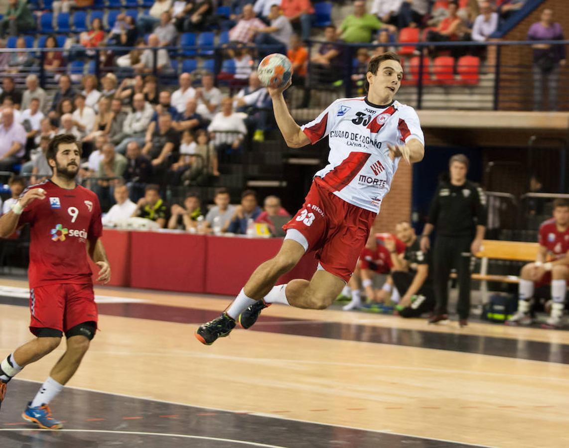 Empujados por el talento de Eduardo Cadarso el equipo riojano aplasta al Alcobendas 41-26 y asalta la segunda plaza de la Liga Asobal