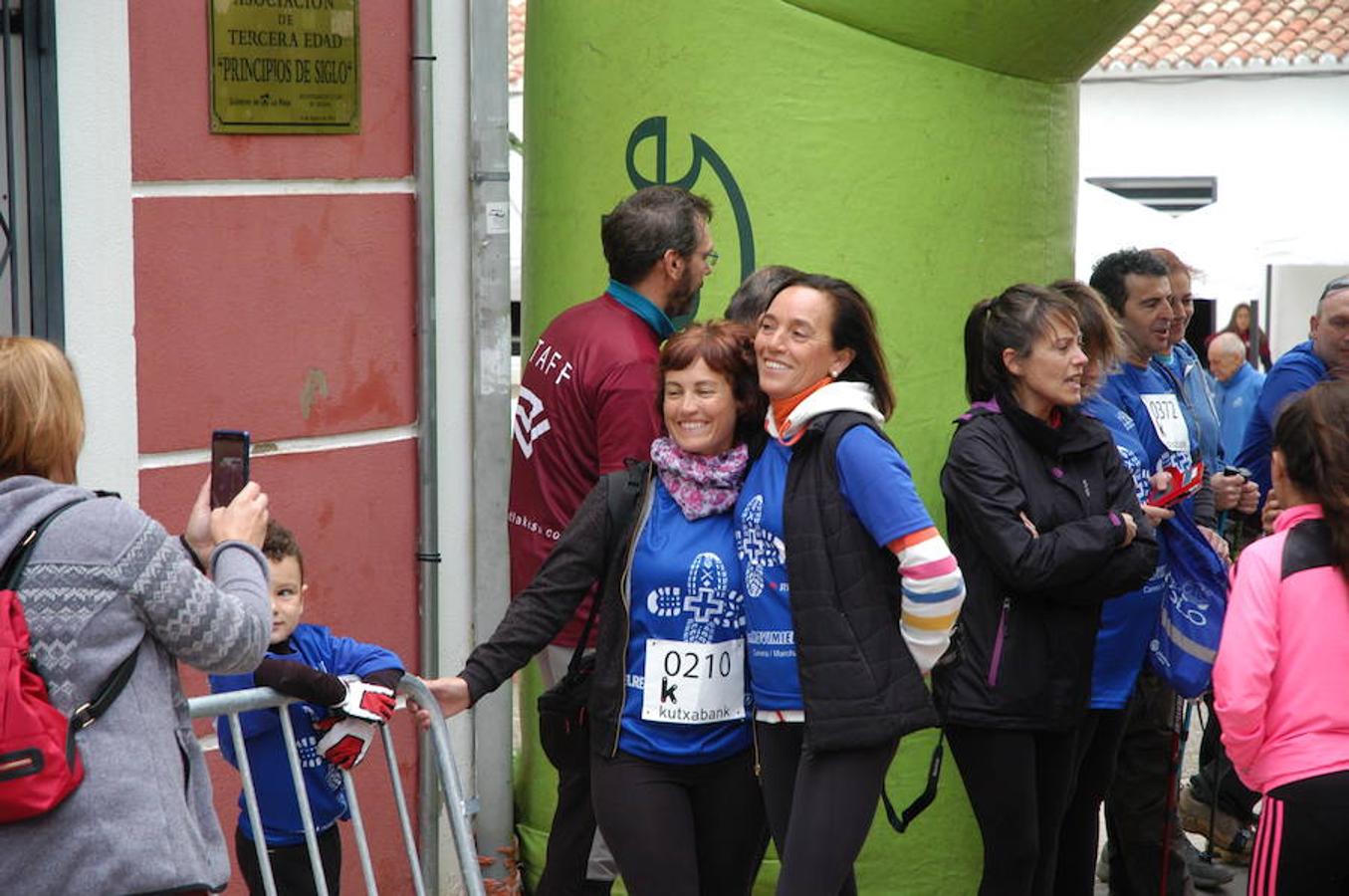 IV marcha solidaria de El Redal, en favor de AFA Rioja. En la cita han participado 370 personas y después también se han celebrado carreras sénior e infantil.