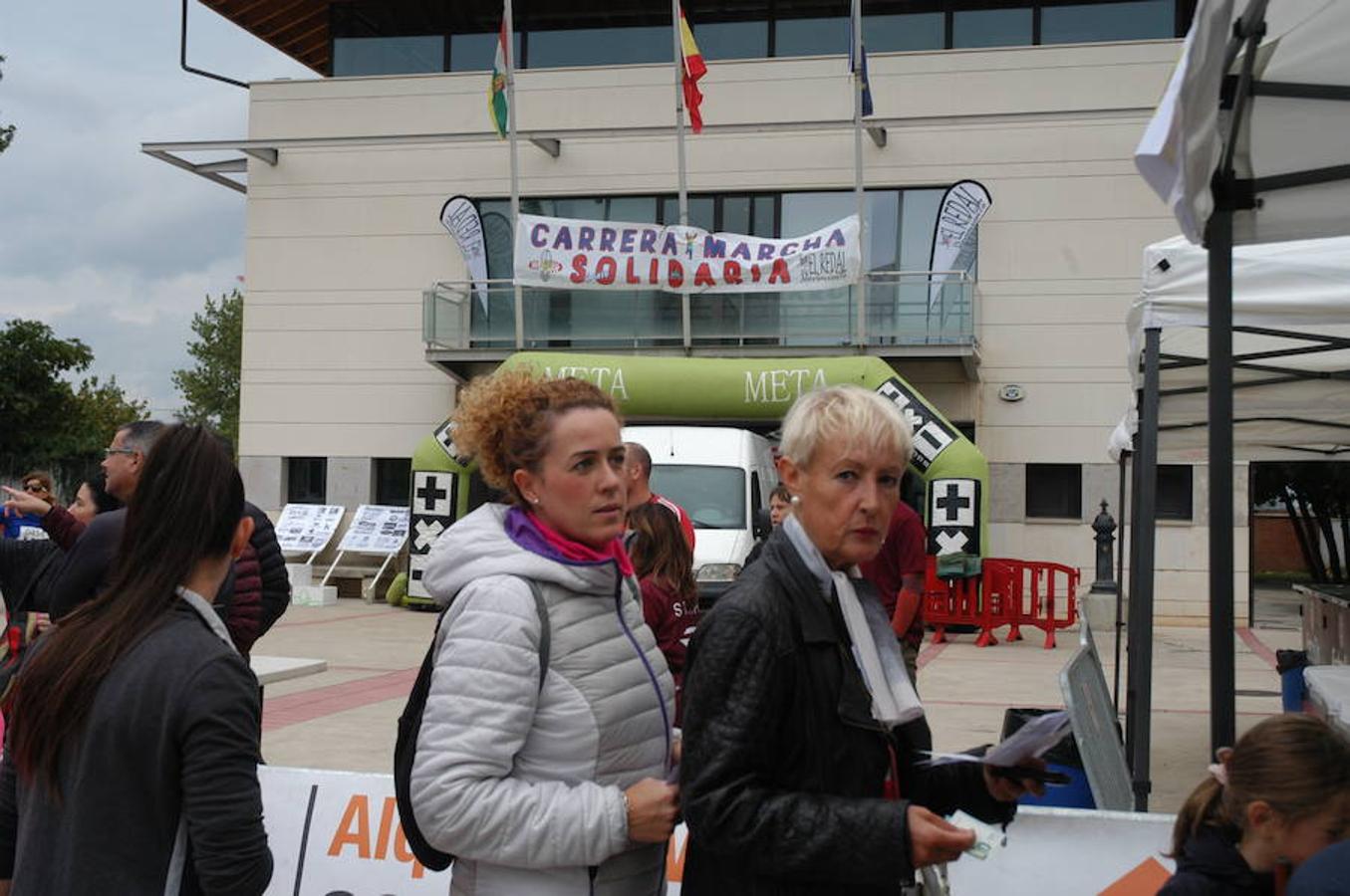 IV marcha solidaria de El Redal, en favor de AFA Rioja. En la cita han participado 370 personas y después también se han celebrado carreras sénior e infantil.