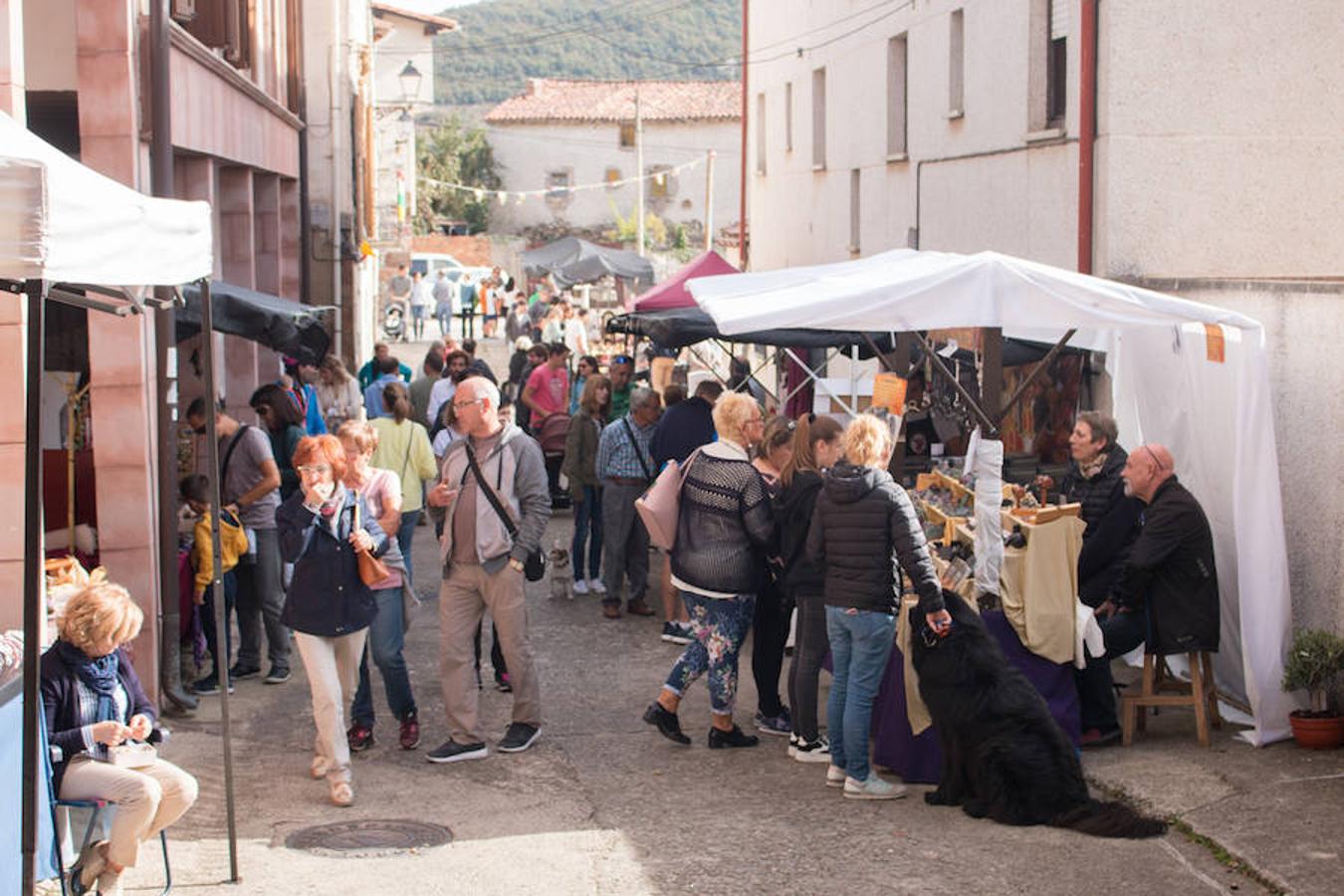 Ojacastro celebra hoy la segunda y última jornada de su feria de ganado y de artesanía agroalimentaria, que, 16 años después de echar a andar, sigue evidenciando su encaje y tirón dentro del 'puente' festivo del Pilar. 