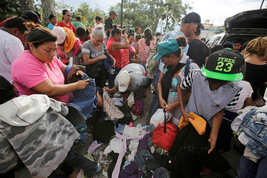 Familias completas iniciaron el sábado la marcha desde Honduras hacia Estados Unidos