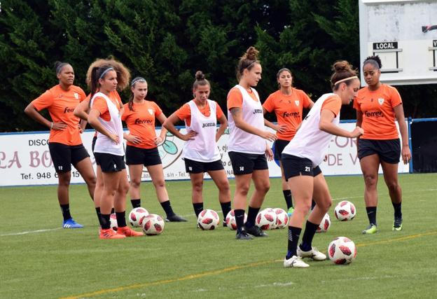 Las jugadoras del EDF Logroño, durante un entrenamiento. 