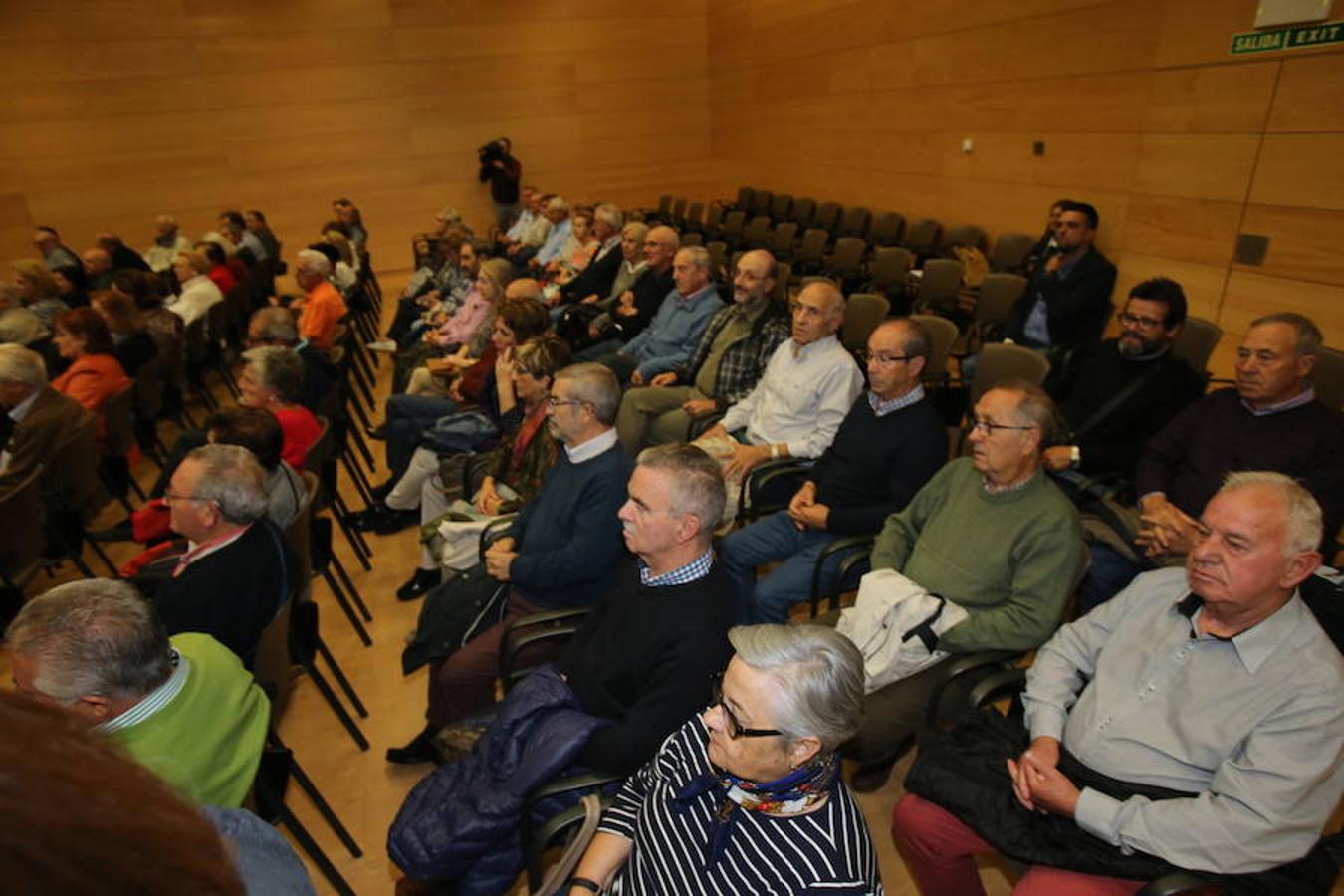 La alcaldesa de Logroño, Cuca Gamarra, y la consejera de Presidencia, Relaciones Institucionales y Acción Exterior, Begoña Martínez Arregui, han participado en Riojafórum en el acto institucional con motivo del 40 aniversario de la Asociación de Pensionistas y Jubilados de La Rioja.
