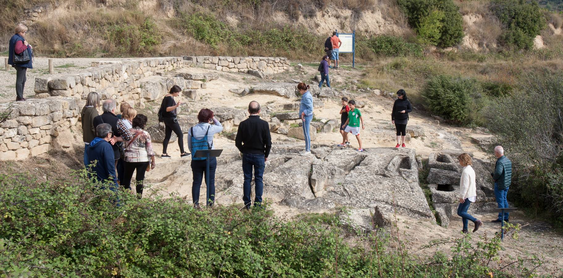 La Rioja Turismo estrena ruta enoturística inspirada en la novela de Andrés Pascual 'A merced de un dios salvaje'