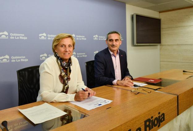 González Menorca y Rubio, en la presentación de las becas. 