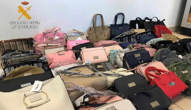 Intervenidos 196 bolsos falsos de 'Bimba y Lola' en Calahorra