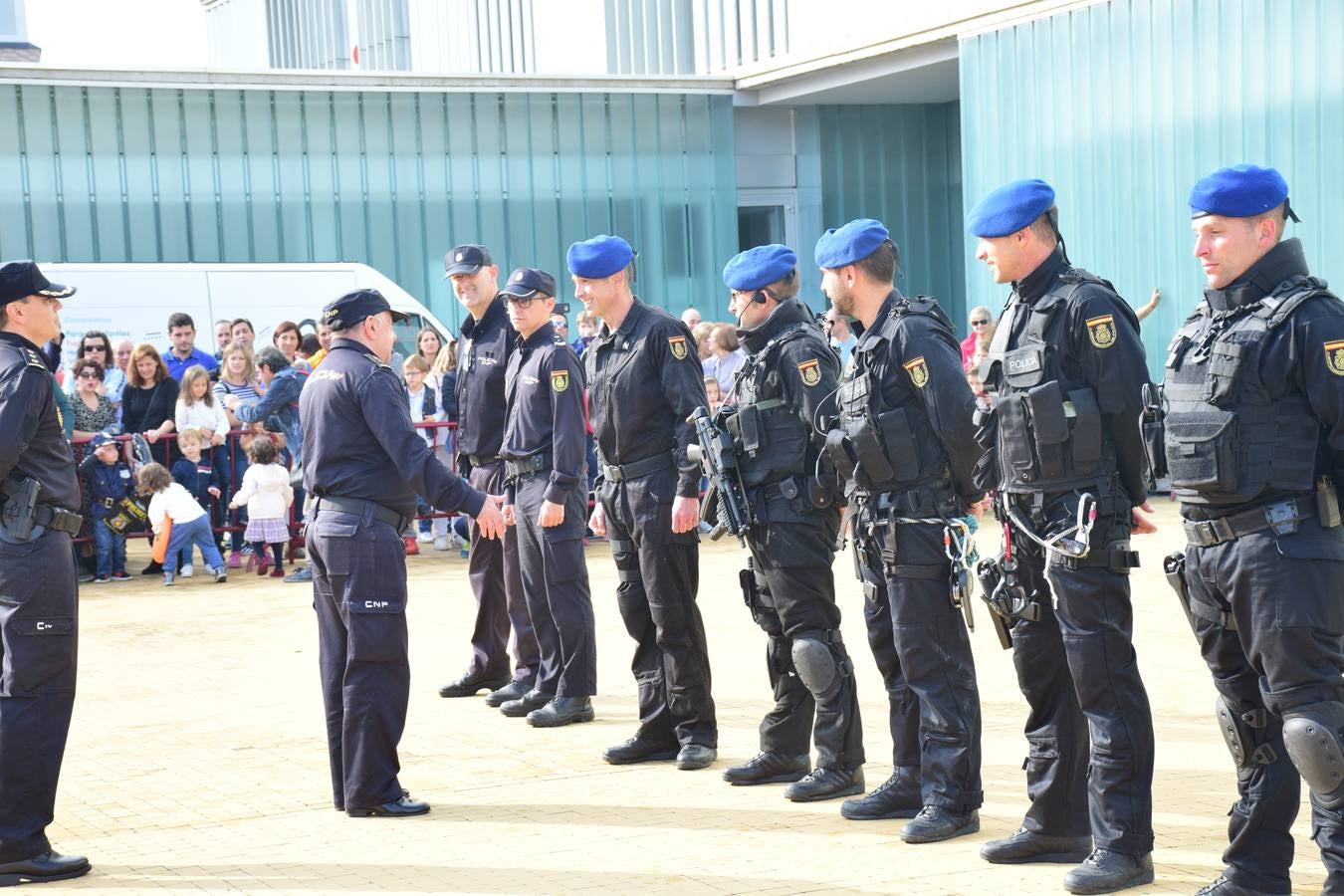 La Jefatura Superior de Policía de La Rioja celebró ayer su jornada de puertas abiertas, especialemente dedicada a los niños.