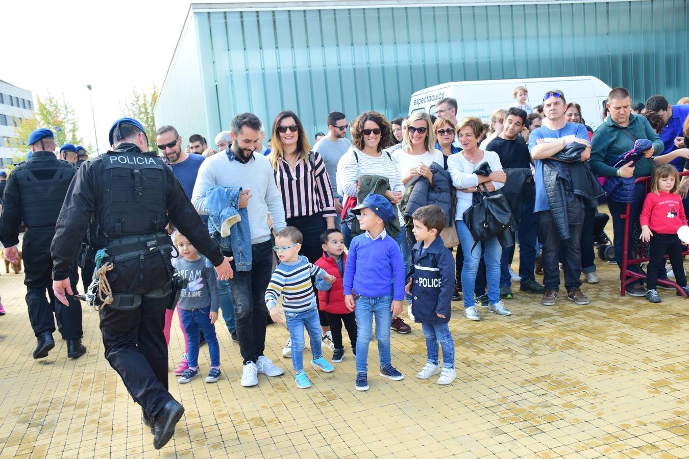 La Jefatura Superior de Policía de La Rioja celebró ayer su jornada de puertas abiertas, especialemente dedicada a los niños.