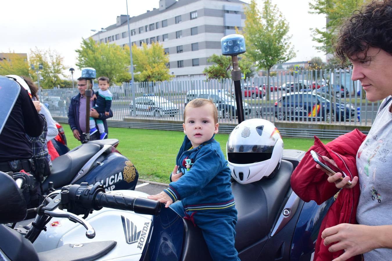 La Jefatura Superior de Policía de La Rioja celebró ayer su jornada de puertas abiertas, especialemente dedicada a los niños.