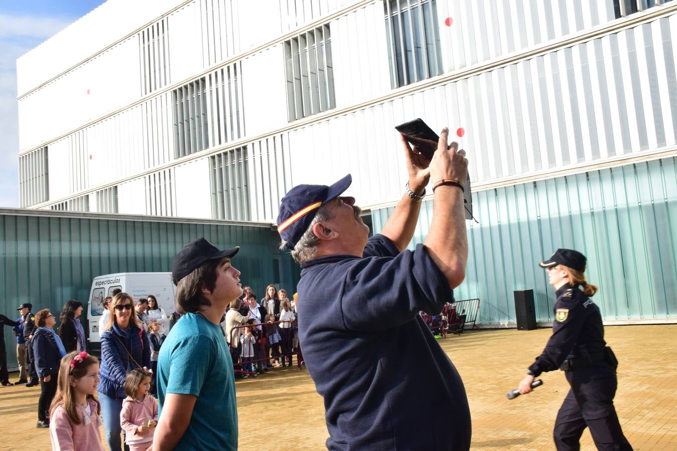 La Jefatura Superior de Policía de La Rioja celebró ayer su jornada de puertas abiertas, especialemente dedicada a los niños.