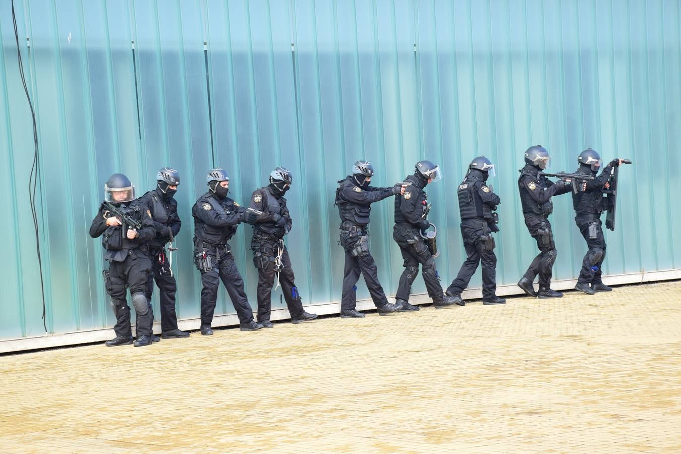 La Jefatura Superior de Policía de La Rioja celebró ayer su jornada de puertas abiertas, especialemente dedicada a los niños.