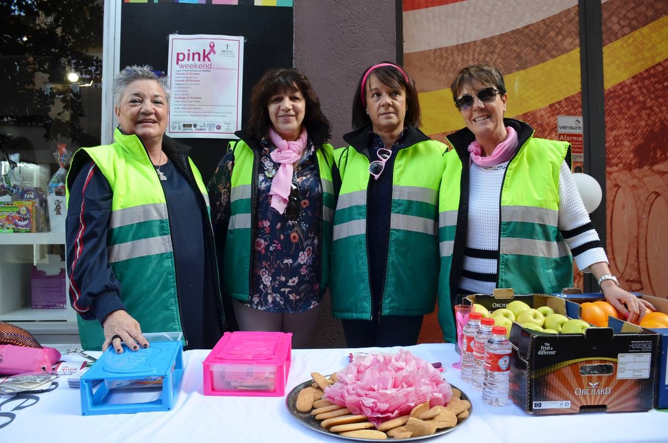 Masterclass de zumba para la lucha contra el cáncer de mama. La actividad la ha organizado la asociación de bares de la calle Travesía de Paletillas (ACTIBA) dentro de su Pink Wekend.