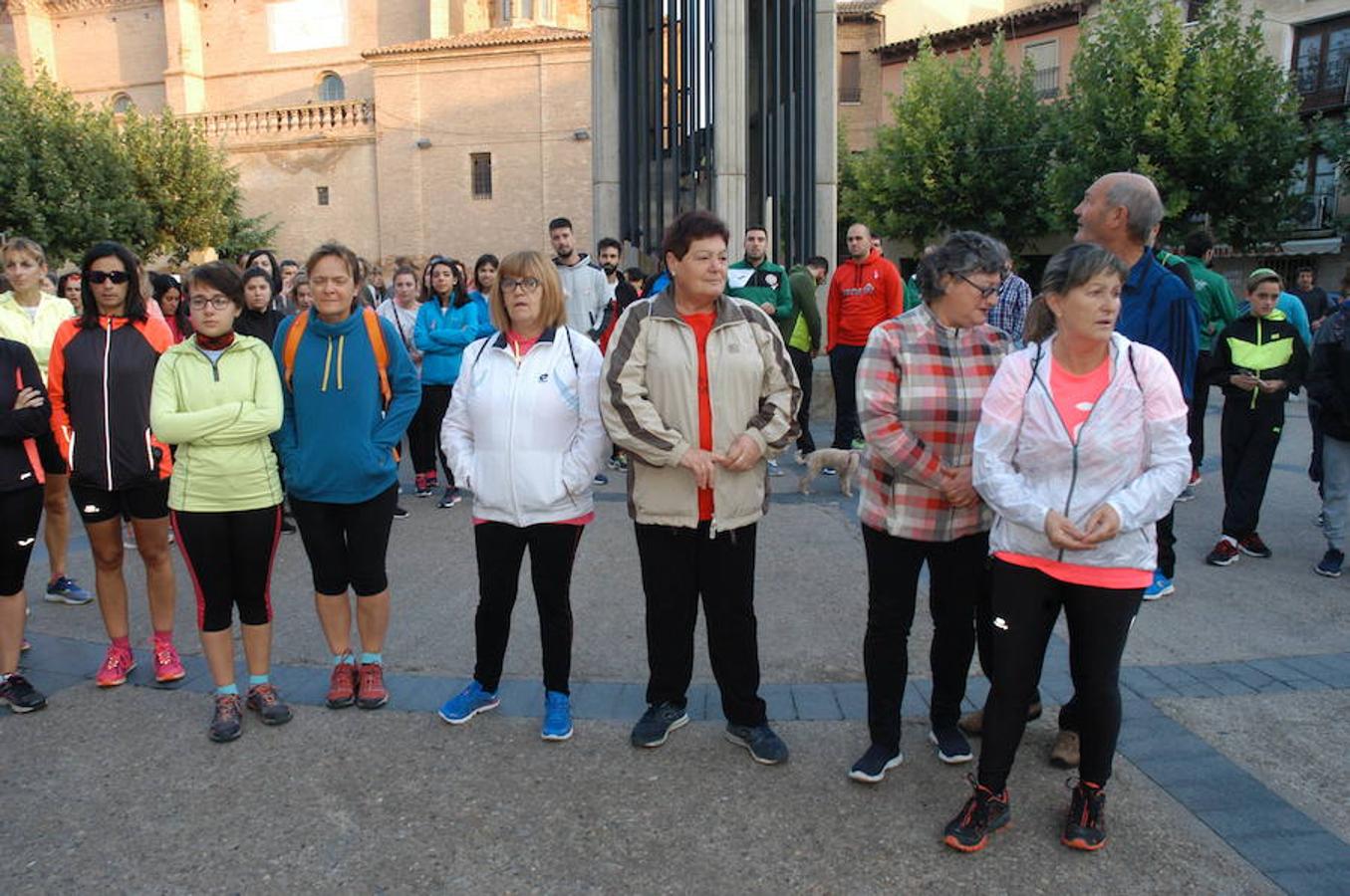 Imágenes correspondientes a la marcha para recaudar fondos contra el cáncer en Aldeanueva de Ebro.