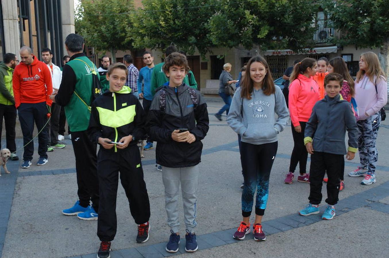 Imágenes correspondientes a la marcha para recaudar fondos contra el cáncer en Aldeanueva de Ebro.