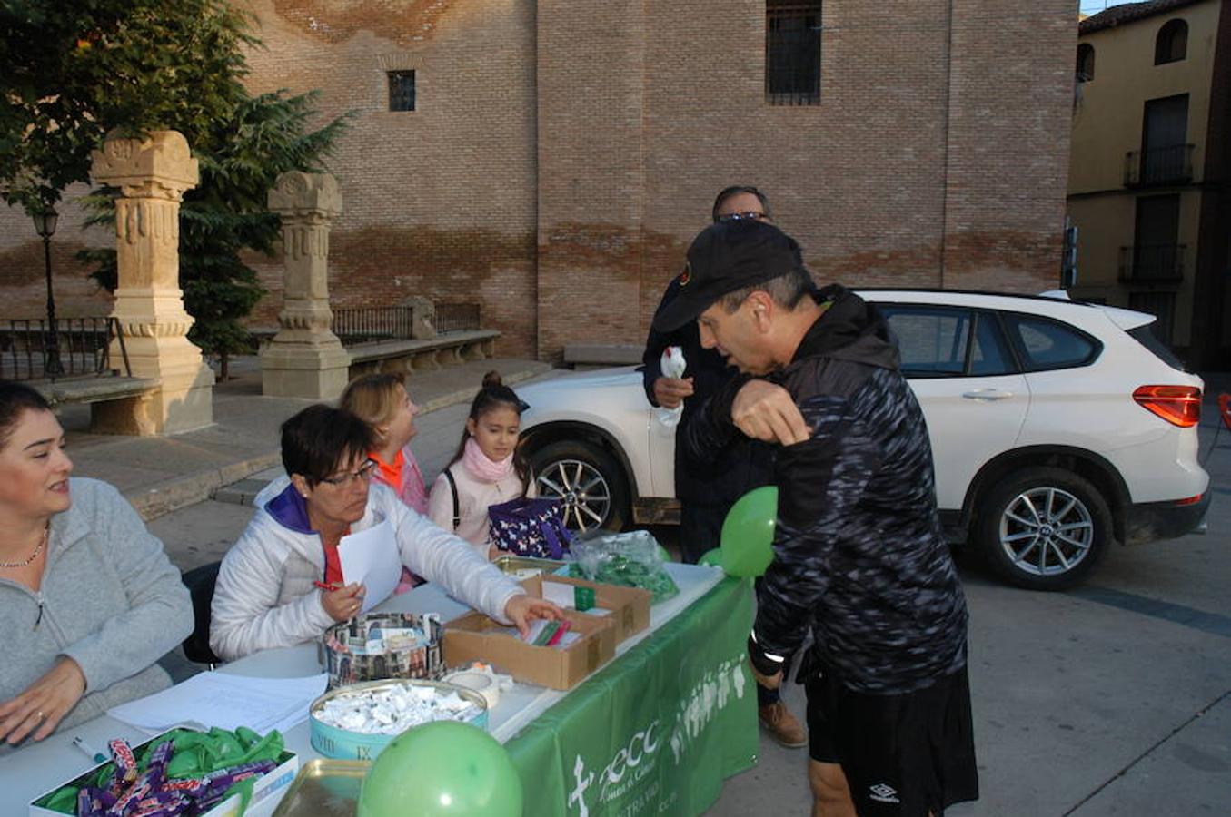 Imágenes correspondientes a la marcha para recaudar fondos contra el cáncer en Aldeanueva de Ebro.