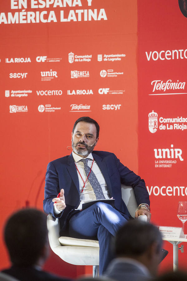 Primera jornada de Futuro en Español en la que se ha abordado la transformación digital y desarrollo en España y América Latina con enfoque especial en la educación y las nuevas tecnologías. Han participado el l exministro de las TIC de Colombia, David Luna; el alcalde de Murcia, José Francisco Ballesta; el consejero riojano de Educación, Alberto Galiana; y el vicerrector de UNIR Josu Ahedo.