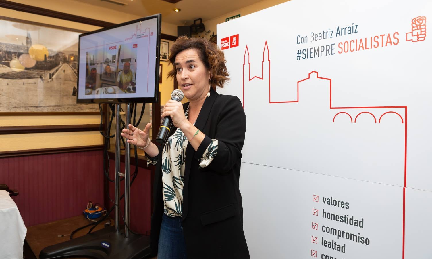 La socialista presenta su candidatura a encabezar la lista del PSOE a la Alcaldía de Logroño